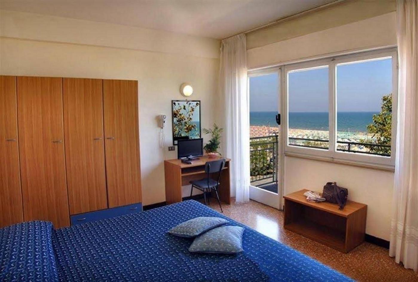 Angeles - Fronte Mare 3*